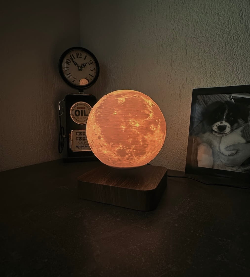 Lampe flottante, la lune